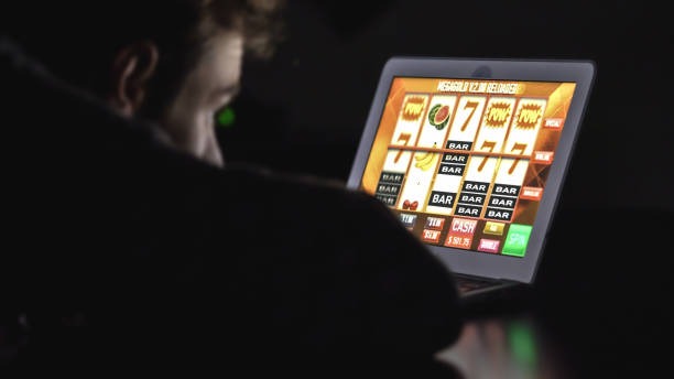 Live AduQ table – HD broadcast mito AduQ live dealer table broadcast from professional studio